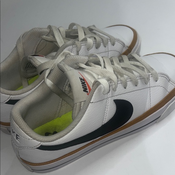 Nike Men's Size 8 -  White, Black, and Brown Sneakers - Picture 7 of 8
